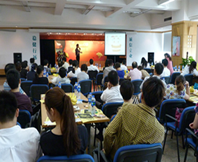 ������ʦӦ������һ�Ļ���˾����Ϊ��ҵ����ѧ���ִ���ҵ������ѵ